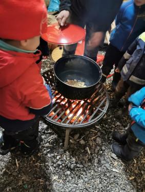 Popcorn machen im Albert-Schweitzer-Kindergarten