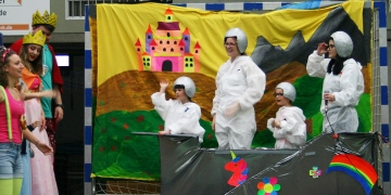Die vier Astronautinnen nach geglückter Mission Die vier Astronautinnen nach geglückter Mission