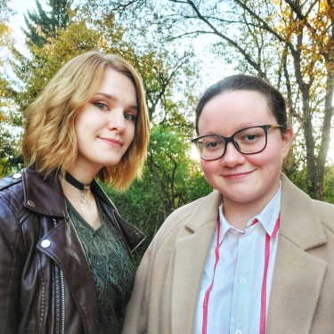 Anna und Melisa wollen als Schulsprecherinnen Fairness, Miteinander und Wohlfühlen in der Schulgemeinschaft der Fachakademie für Sozialpädagogik fördern.